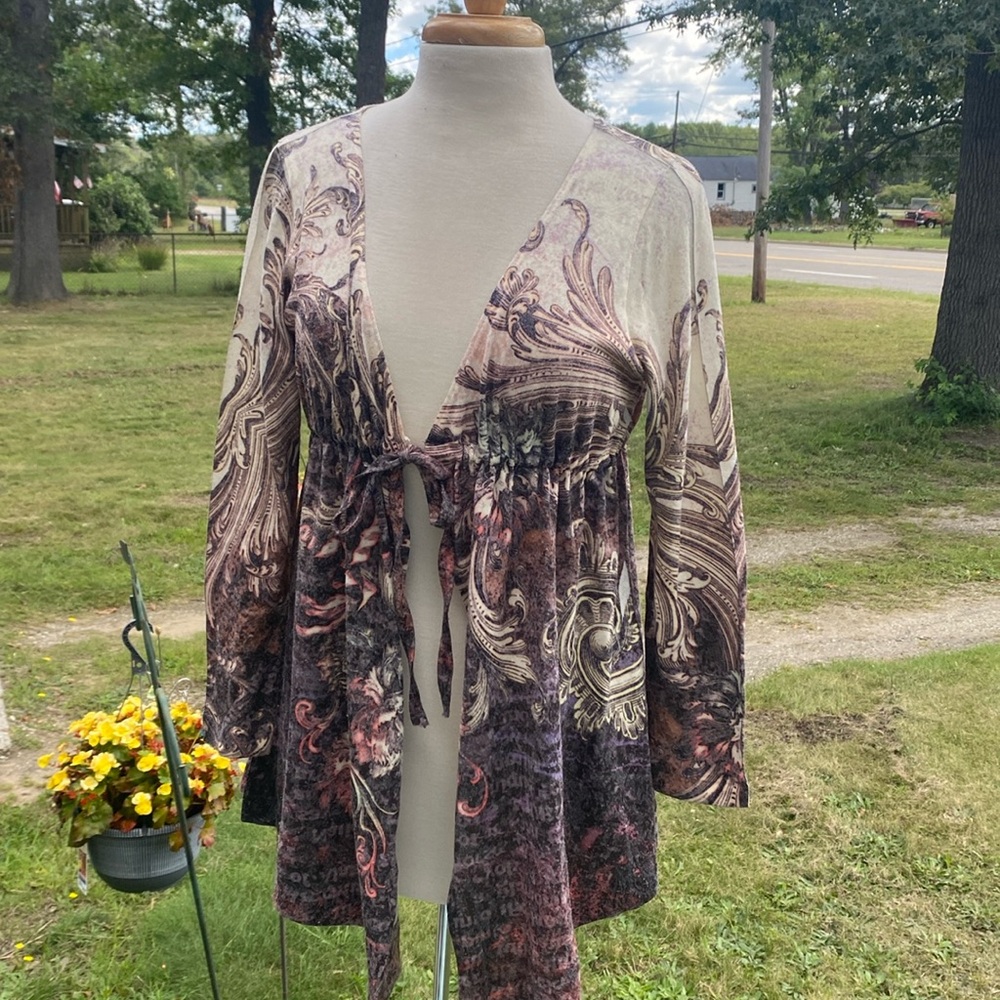 Soft jersey kimono with adjustable bodice and self tie